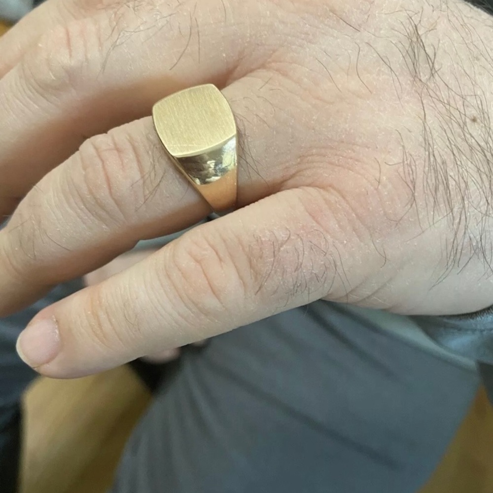 Men’s gold ring